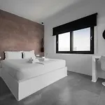 Elysee, 4 Bedroom * 米科利维亚